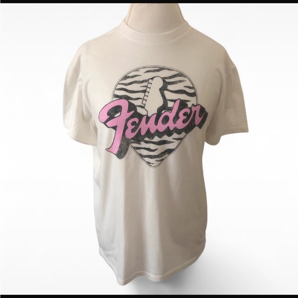 Women’s Fender guitar graphic tee